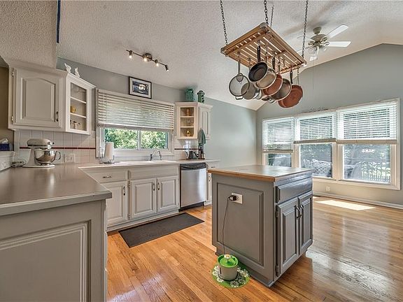 5th image of 5231 Chouteau St