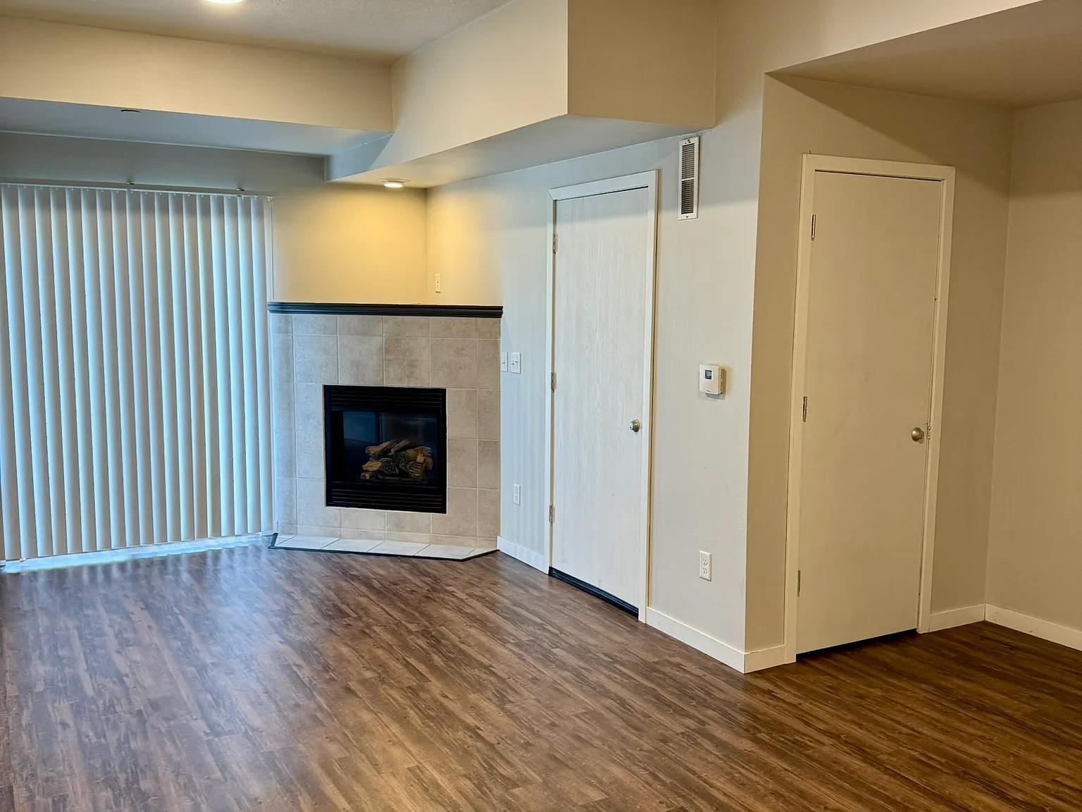 4 bed, 1292 sqft, $3,441 — Photo 4