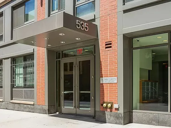 535 W 52nd St APT 8B, New York, NY 10019