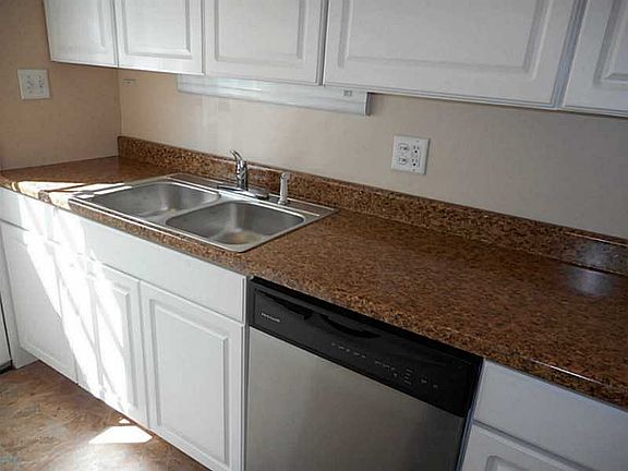 4th image of 327 Fenwick Dr