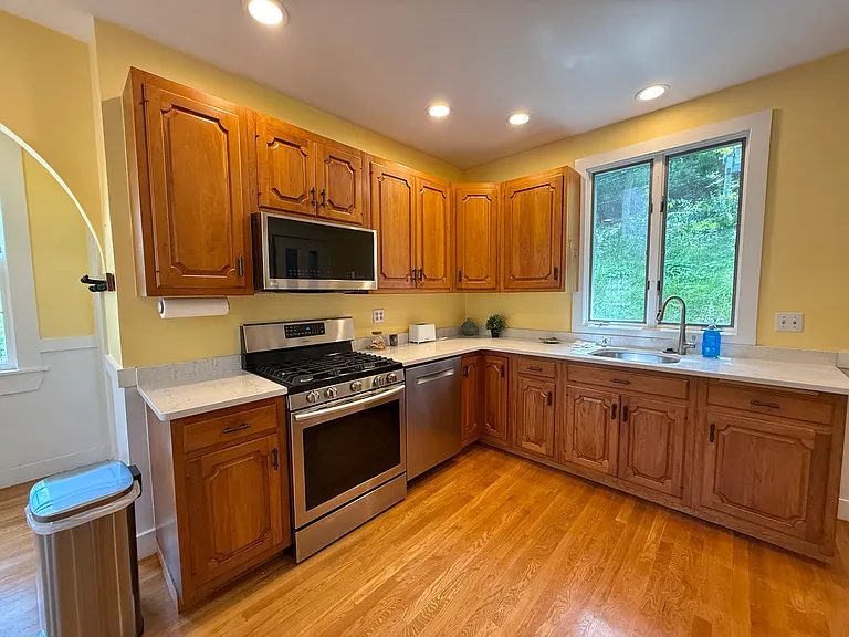 36 Maple Ave — Photo 7