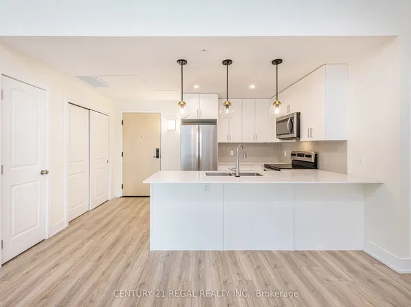 121 Mary St #205, Clearview, ON L0M 1G0