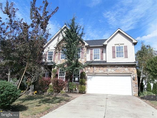 1st image of 20 Inverness Dr
