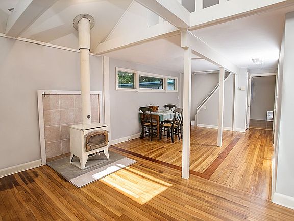 Wood stove in "L" Living r