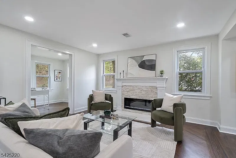 4 bed, 2.5 bath, $4,995 — Photo 4