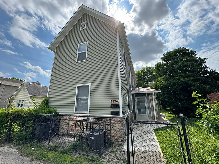 1224 S Belmont Ave — Photo 15