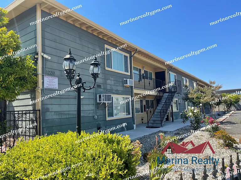 1220 Dana Dr #J — Photo 10