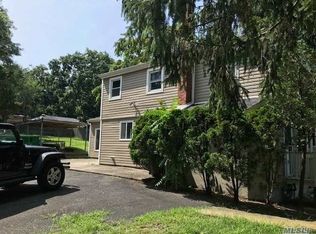 330 Mooney Pond Rd, Farmingville, NY 11738