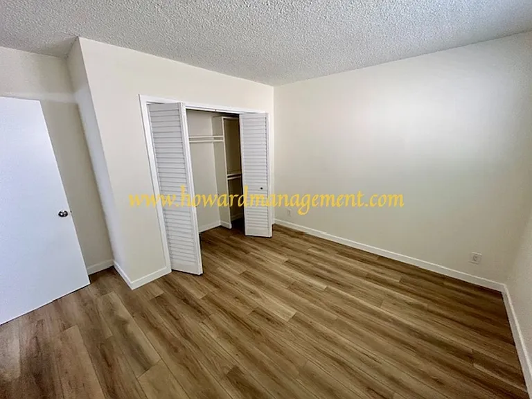 04256LI — Photo 13