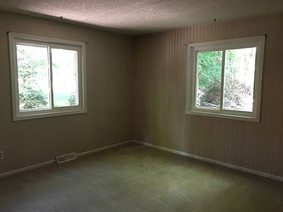 Main Floor Bedroom 2