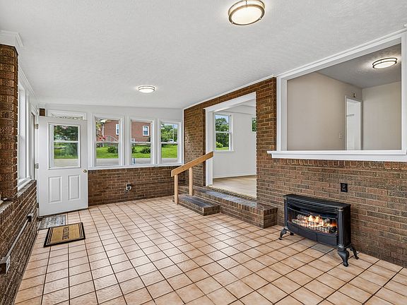 5th image of 861 Fox Ln