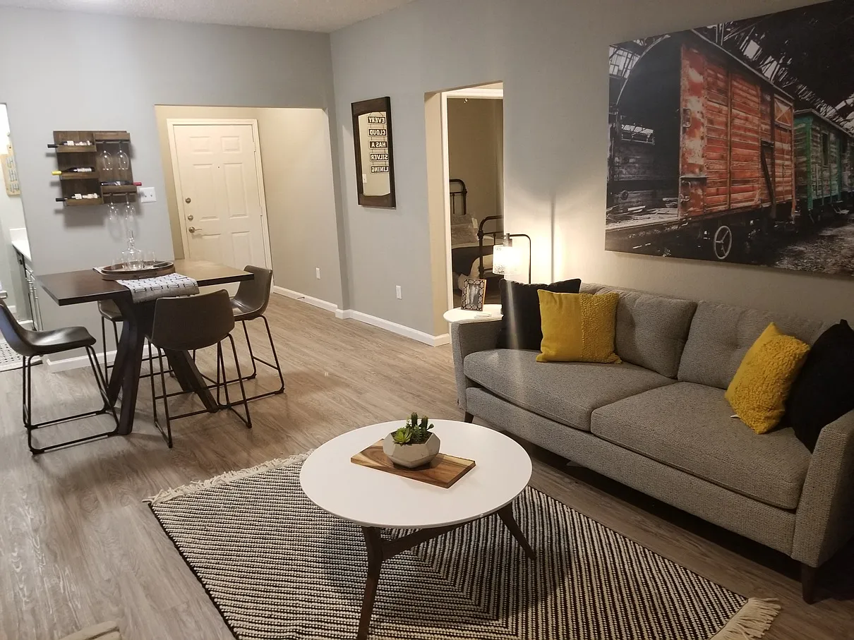 Oakwood Creek — Photo 1
