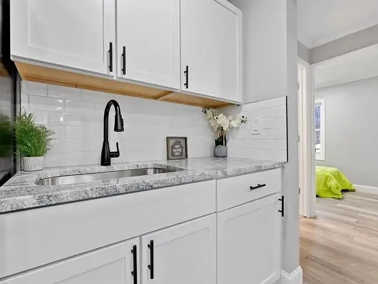 212 Greene St — Photo 14
