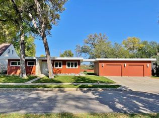 1028 W Central Ave, Minot, ND 58701