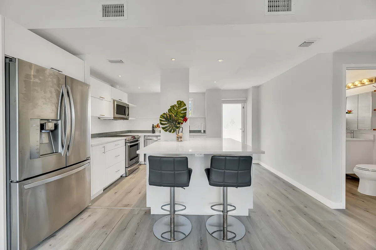 Building Photo - 2840 N Ocean Blvd #308