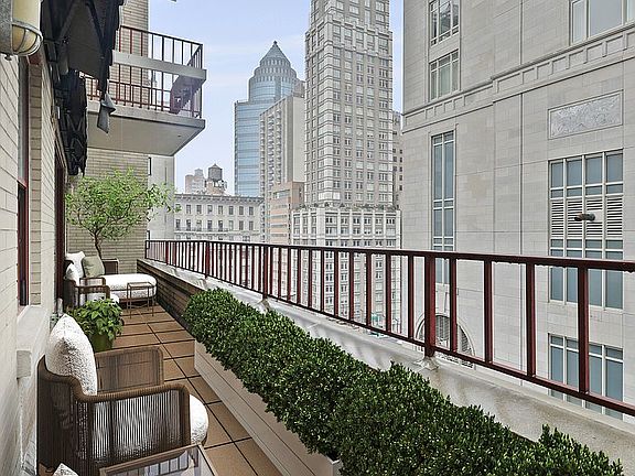 5th image of 40 E 61st St APT 13A