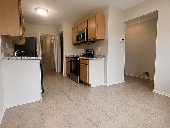 5th image of 25936 Franklin Pointe Dr #1