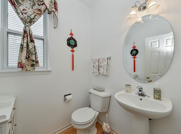 5th image of 583 Horizon Dr W