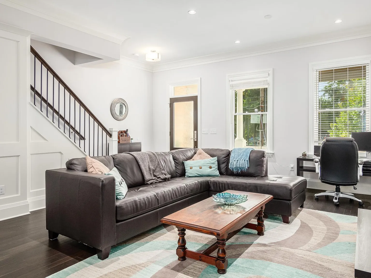 3 bed, 3.5 bath, 2000 sqft, $4,100 — Photo 3