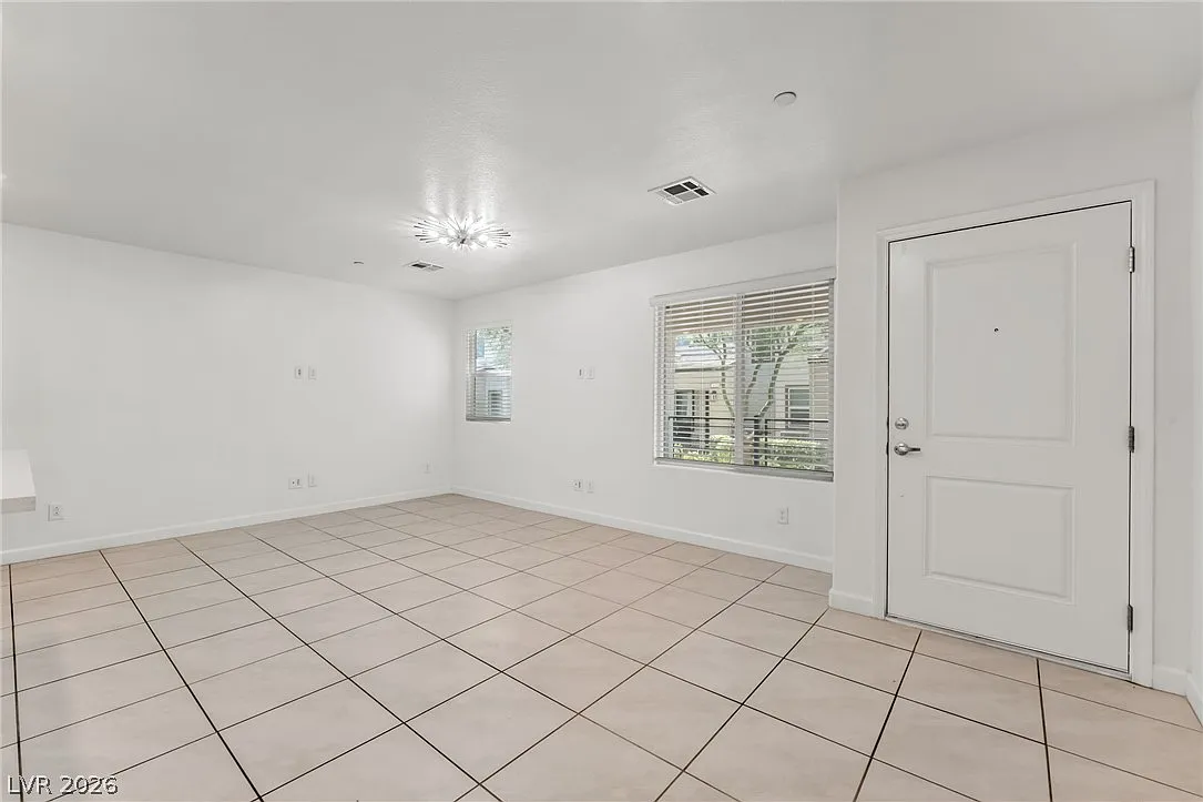 3 bed, 2.5 bath, 1329 sqft, $1,885 — Photo 4