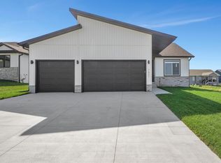 1621 W Trout Dr, Lincoln, NE 68521