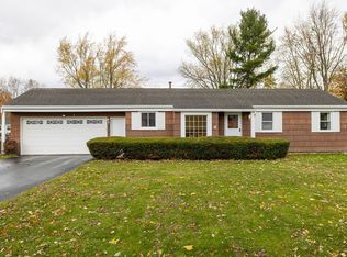 4 Weatherwood Ln, Rochester, NY 14624