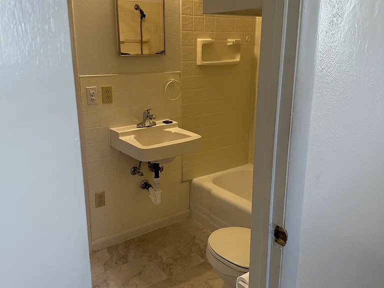 2807 Brook Ave — Photo 9