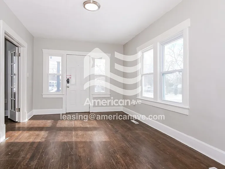 704208_005_living_room_14258042.jpg