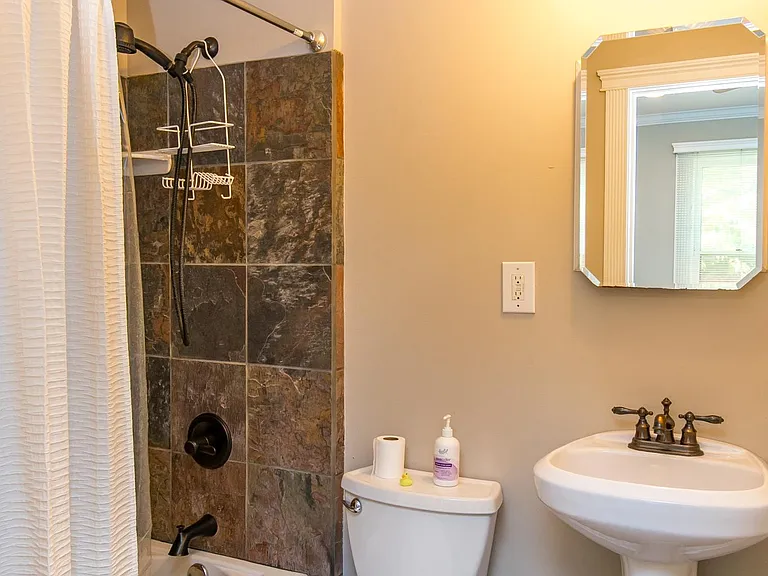 632 E High St #2 — Photo 9
