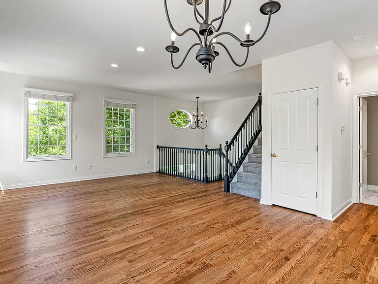 12735 Edgemont Way — Photo 15