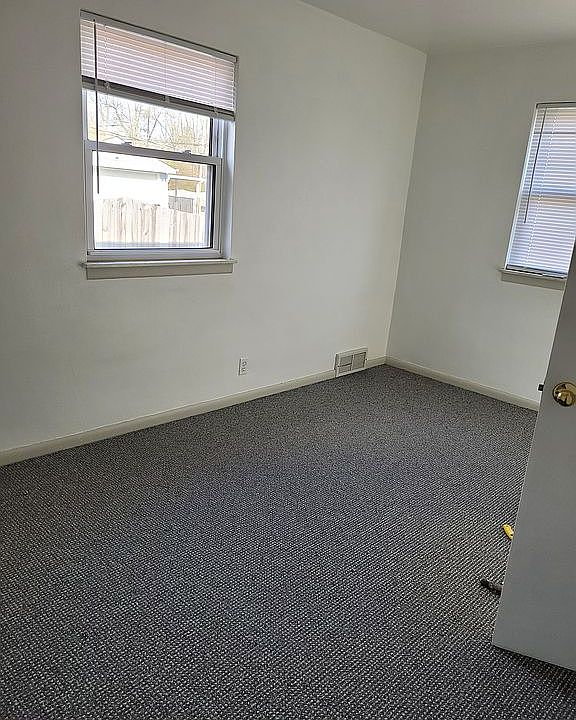 1st image of 215 S Gladstone Ave