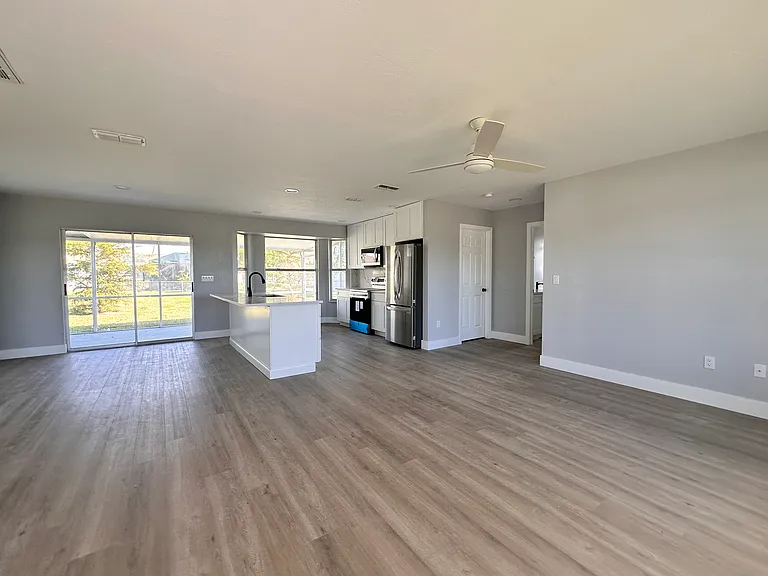 4005 SW 2nd Ct — Photo 10