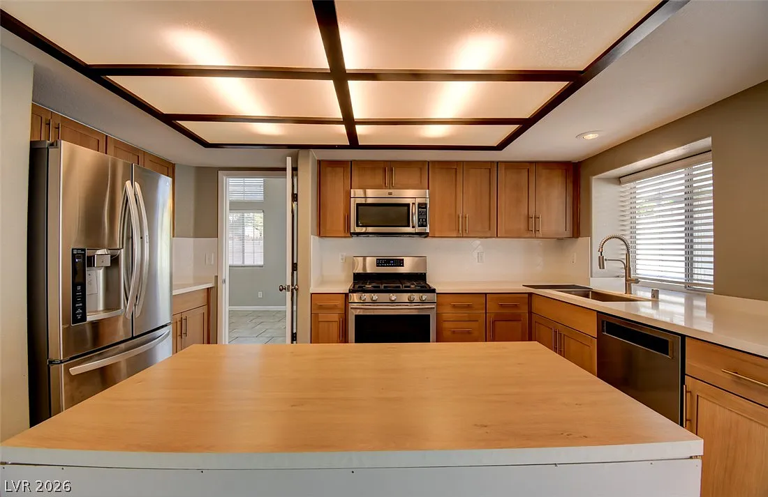 4 bed, 2.5 bath, 2220 sqft, $2,549 — Photo 4
