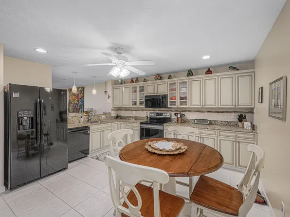 2182 SE Wild Meadow Circle, Port St Lucie, FL 34952
