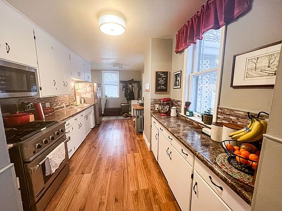 3rd image of 1703 Fillmore St NE Unit 1