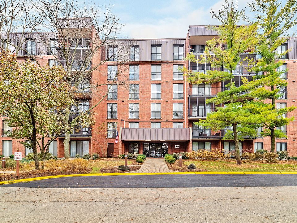1st image of 123 Acacia Cir APT 204