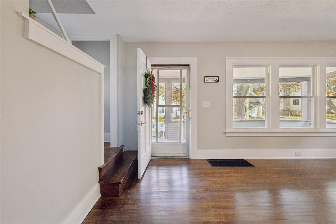 next background image