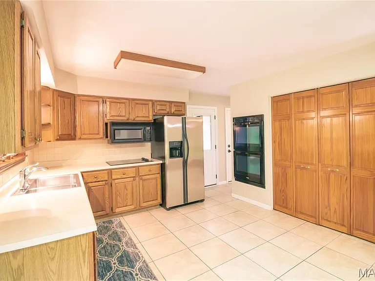 395 Statesman Ct — Photo 5