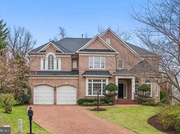 624 Kings Cloister Cir, Alexandria, VA 22302