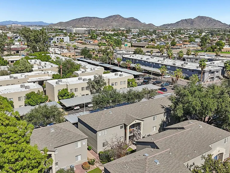Palm Desert Apartments — Photo 36