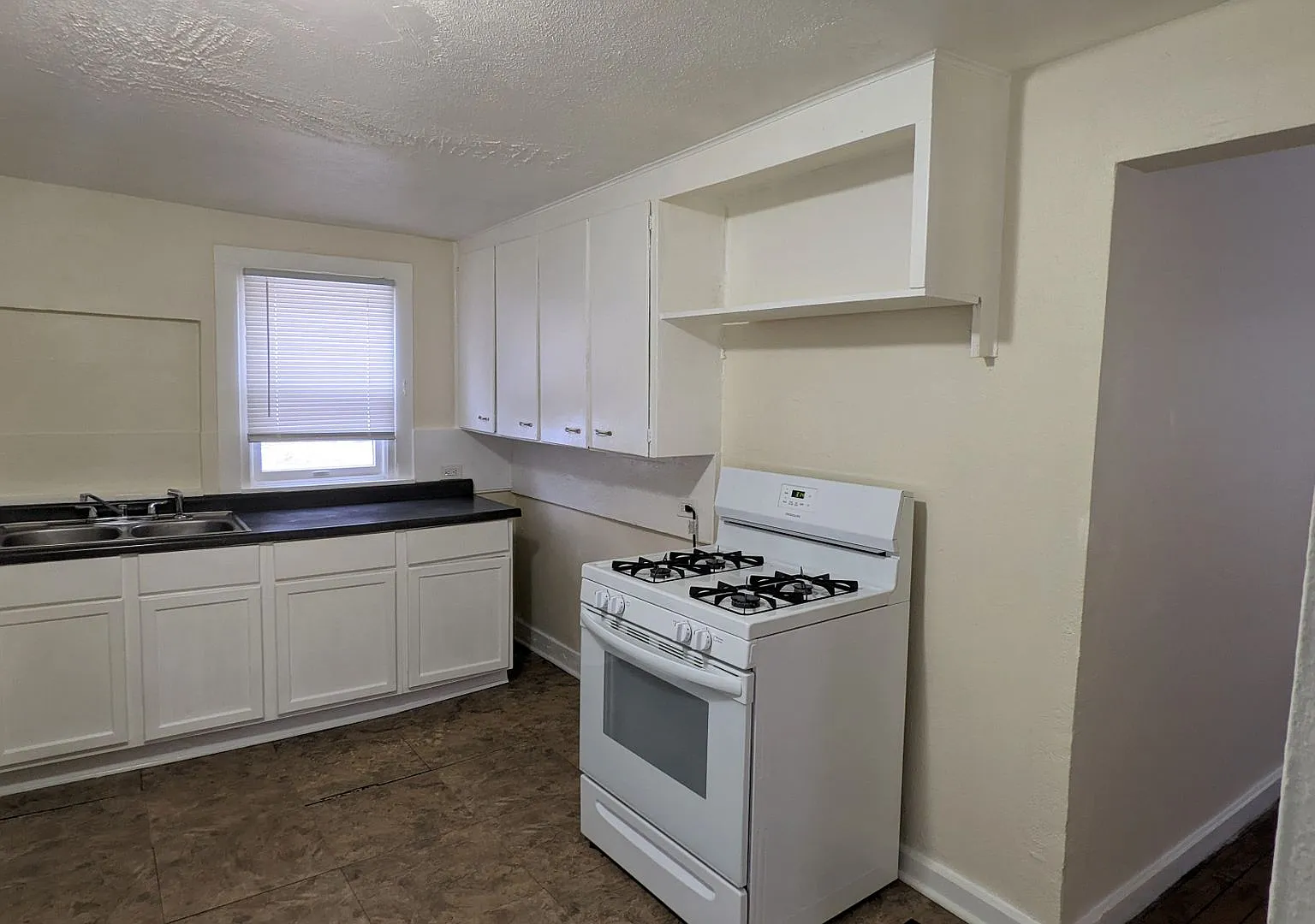 3200 5th St, 1 bedroom house — Photo 4