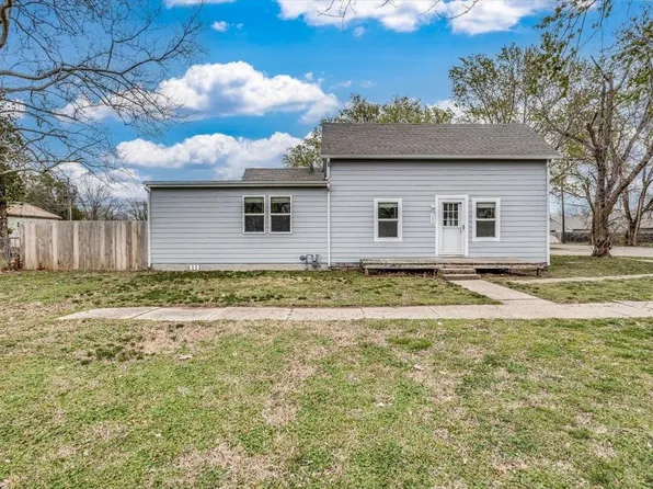 602 N Lincoln St, Belle Plaine, KS 67013