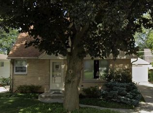 2618 N 114th St, Wauwatosa, WI 53226