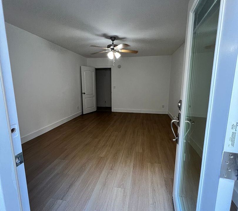 1st image of 1010 N Crescent Heights Blvd #11497265