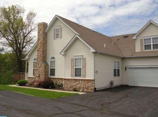 1077 Burgundy Cir, Pennsburg, PA 18073