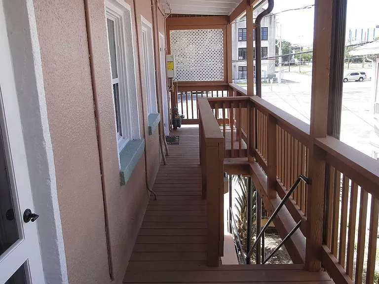 324 Moffett Ct N — Photo 22