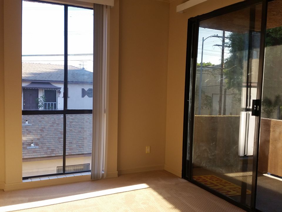 1st image of 1132 S Doheny Dr APT 202