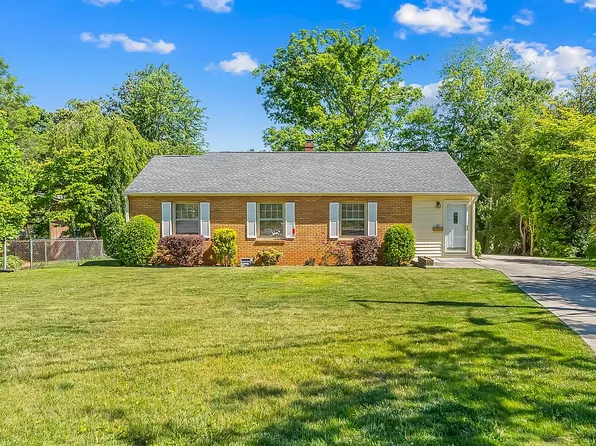 19 Wilburn Rd, Asheville, NC 28806