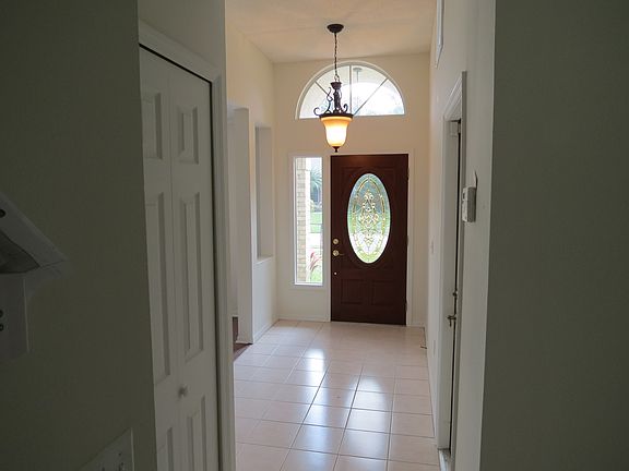 3rd image of 3904 Oak Crest Cir