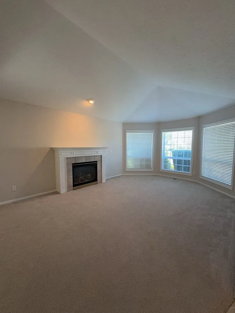Three Bedroom, Two Bath in the Vineyards Neighborhood — Photo 4
